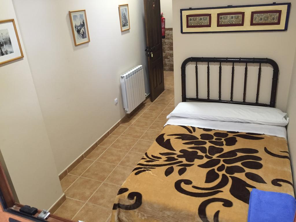Albergue Santo Tomas De Canterbury León Dış mekan fotoğraf