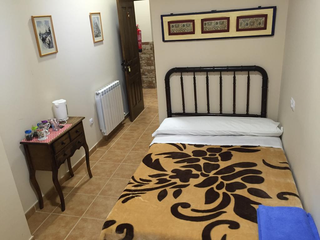 Albergue Santo Tomas De Canterbury León Dış mekan fotoğraf